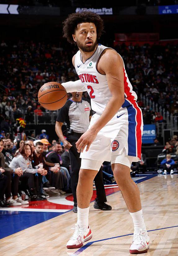 东部第一轰然倒地！坎宁安30+8+8难救主，奇才掀翻活塞欢迎浓眉哥