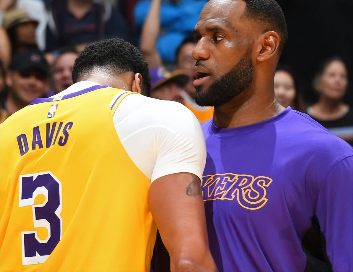 詹皇让湖人高层难堪！首次承认浓眉哥才是真大腿，暗讽东契奇防守差