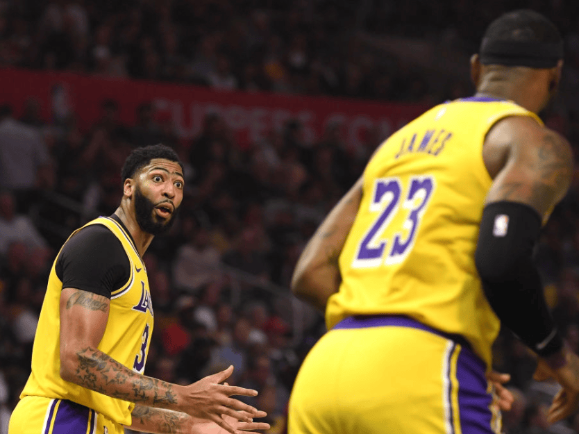 詹皇让湖人高层难堪！首次承认浓眉哥才是真大腿，暗讽东契奇防守差